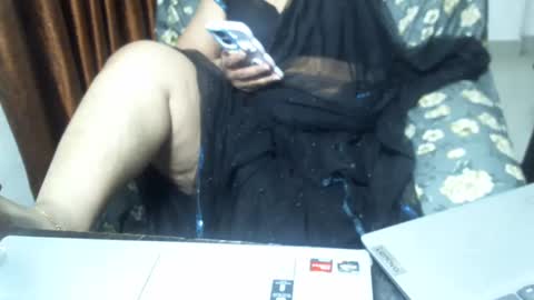 Snapshot of crezybhabihot chatting on 02.11.25 Sonika69 online show from 02.11.25