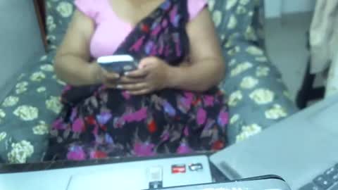 Snapshot of crezybhabihot chatting on 02.19.25 Sonika69 online show from 02.19.25