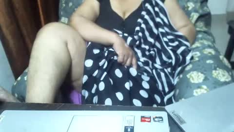 Snapshot of crezybhabihot chatting on 02.23.25 Sonika69 online show from 02.23.25