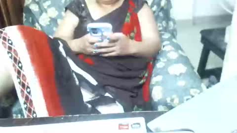 Snapshot of crezybhabihot chatting on 02.26.25 Sonika69 online show from 02.26.25