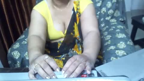 Snapshot of crezybhabihot chatting on 03.02.25 Sonika69 online show from 03.02.25