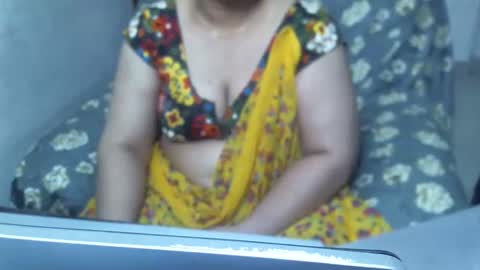 Snapshot of crezybhabihot chatting on 03.05.25 Sonika69 online show from 03.05.25