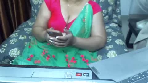 Snapshot of crezybhabihot chatting on 03.08.25 Sonika69 online show from 03.08.25