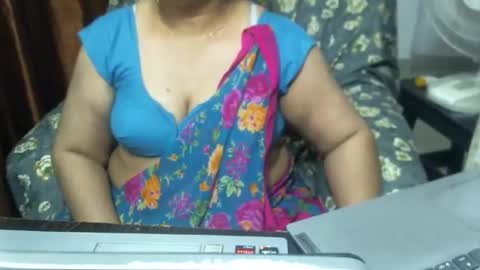 Snapshot of crezybhabihot chatting on 03.09.25 Sonika69 online show from 03.09.25