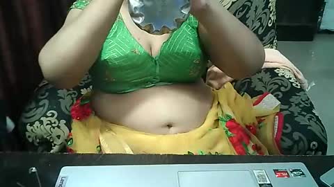 Snapshot of crezybhabihot chatting on 09.09.25 Sonika69 online show from 09.09.25