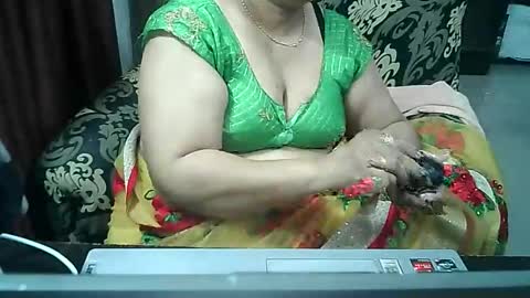 Snapshot of crezybhabihot chatting on 09.10.25 Sonika69 online show from 09.10.25