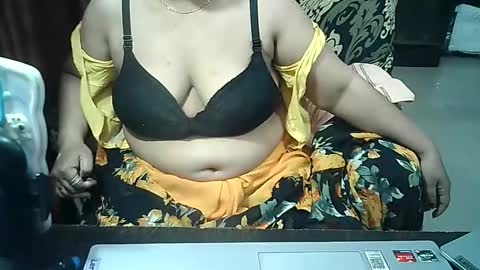 Snapshot of crezybhabihot chatting on 09.20.25 Sonika69 online show from 09.20.25