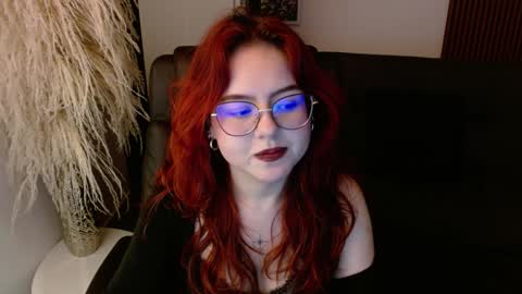 Snapshot of crimson_tati chatting on 12.14.24 Tatiana  online show from 12.14.24