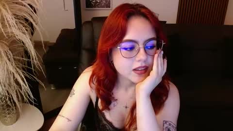 Snapshot of crimson_tati chatting on 02.05.25 Tatiana  online show from 02.05.25