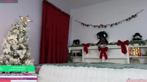 Crimson Kitten online show from 12.14.24