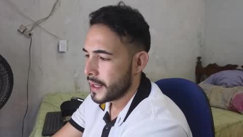 Snapshot of cris_simons chatting on 12.02.24 cris_simons online show from 12.02.24