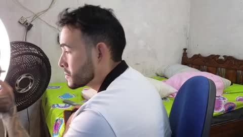 Snapshot of cris_simons chatting on 01.01.25 cris_simons online show from 01.01.25