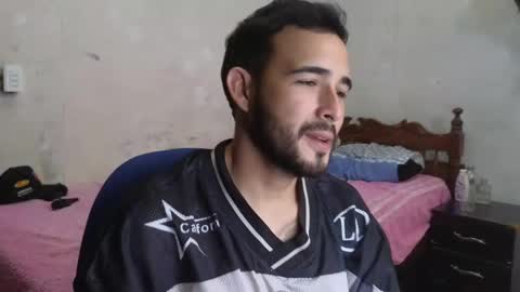 Snapshot of cris_simons chatting on 02.11.25 cris_simons online show from 02.11.25