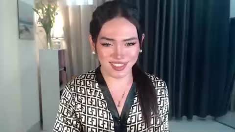 Snapshot of cris_slut08 chatting on 10.25.25 my beautiful cris online show from 10.25.25