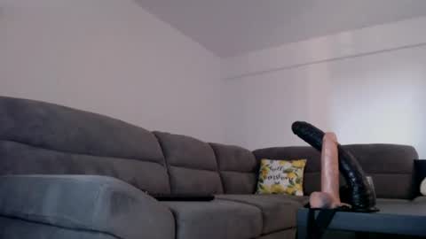 Snapshot of cris_tinne chatting on 06.25.26 cris_tinne online show from 06.25.26