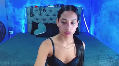 Snapshot of crisandmery chatting on 09.10.25 CRISANDMERY online show from 09.10.25