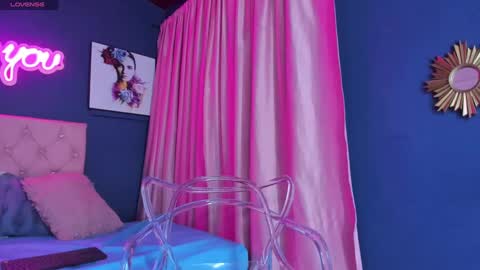 Snapshot of crisevanz18 chatting on 09.14.25 Cris Evanz online show from 09.14.25