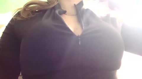 Snapshot of crisshantall chatting on 08.01.26 crisshantall online show from 08.01.26