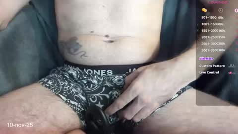 Snapshot of crissstud chatting on 11.10.25 Criss online show from 11.10.25