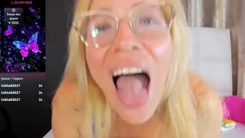 Snapshot of cristal_bons chatting on 02.09.25 Cristal online show from 02.09.25