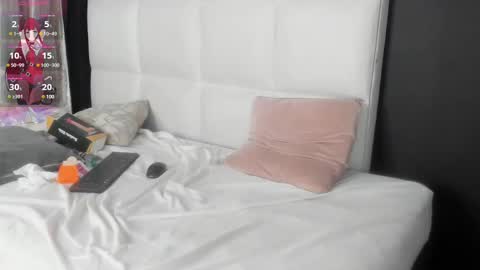 Snapshot of cristal_bons chatting on 02.13.25 Cristal online show from 02.13.25