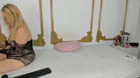 Snapshot of cristal_bons chatting on 03.12.25 Cristal online show from 03.12.25