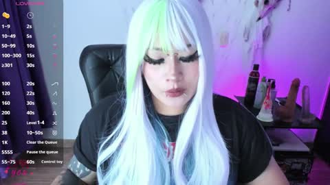 Snapshot of cristal_kosh chatting on 03.04.25 Cris online show from 03.04.25