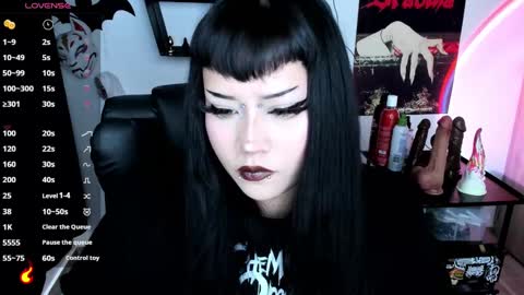 Snapshot of cristal_kosh chatting on 09.12.25 Cris online show from 09.12.25