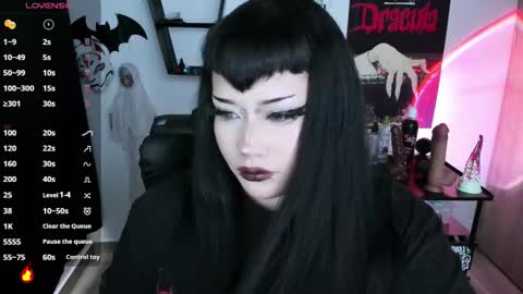 Snapshot of cristal_kosh chatting on 10.02.25 Cris online show from 10.02.25