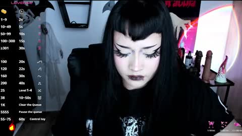 Snapshot of cristal_kosh chatting on 11.04.25 Cris online show from 11.04.25