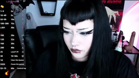 Snapshot of cristal_kosh chatting on 11.05.25 Cris online show from 11.05.25