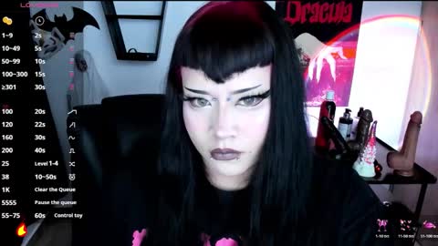 Snapshot of cristal_kosh chatting on 11.07.25 Cris online show from 11.07.25