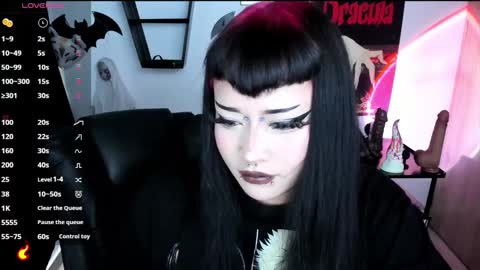 Snapshot of cristal_kosh chatting on 11.09.25 Cris online show from 11.09.25