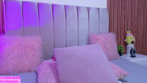 Snapshot of cristal_subin69 chatting on 12.18.25 STEFANYIG cristalsubin online show from 12.18.25