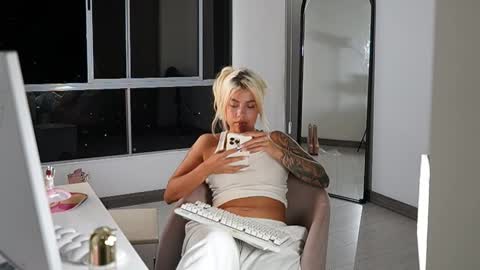 Laura online show from 02.27.26