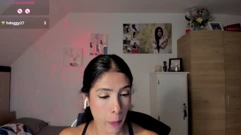 Snapshot of cristamunez chatting on 06.14.26 veronika online show from 06.14.26