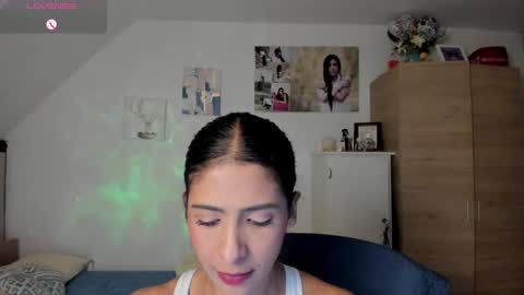 Snapshot of cristamunez chatting on 06.17.26 veronika online show from 06.17.26