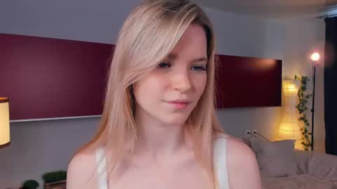 Snapshot of cristasires chatting on 06.15.26 Cristas online show from 06.15.26