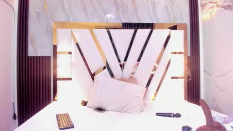 cristin  online show from 11.05.25