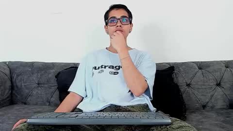 cristian_suarezz_ online show from 10.14.25