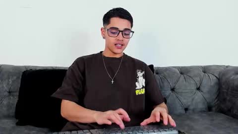 cristian_suarezz_ online show from 10.26.25