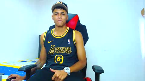 Snapshot of cristiantayron chatting on 04.22.26 cristian online show from 04.22.26