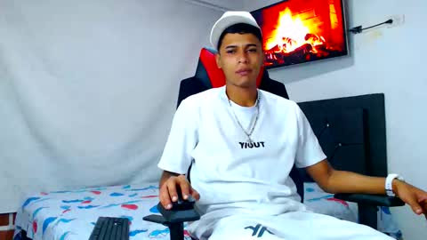 Snapshot of cristiantayron chatting on 05.23.26 cristian online show from 05.23.26