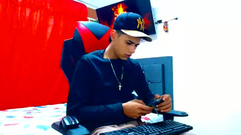 Snapshot of cristiantayron chatting on 06.13.26 cristian online show from 06.13.26