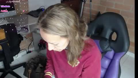 Snapshot of cristin_doll chatting on 06.08.26 cristina online show from 06.08.26