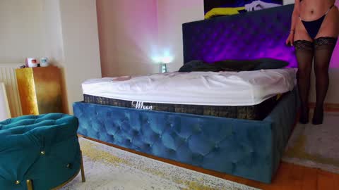 Snapshot of cristinavinci chatting on 01.28.25 CristinaVinci online show from 01.28.25