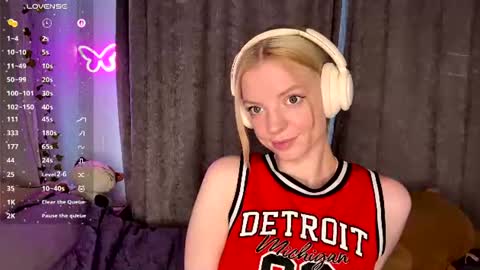 Snapshot of cristinekondo chatting on 07.13.26 Marry online show from 07.13.26