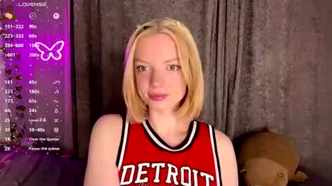 Snapshot of cristinekondo chatting on 07.19.26 Marry online show from 07.19.26