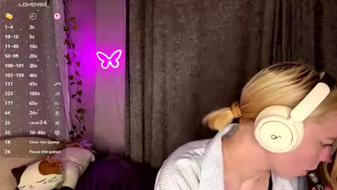 Snapshot of cristinekondo chatting on 07.20.26 Marry online show from 07.20.26