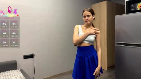 Snapshot of cristinevaissiere chatting on 09.11.25 Anne online show from 09.11.25